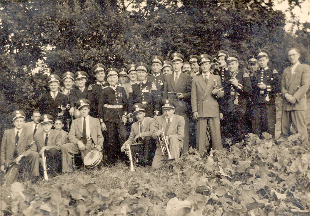 1953 27. Sept. Mit der Scharfenberg Musikkapelle am Klussiep bearbeitet