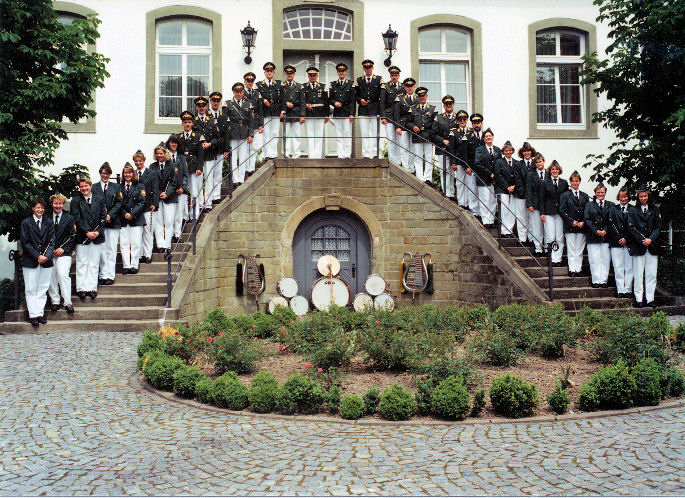 1993 Foto vor der Pastorat bearbeitet